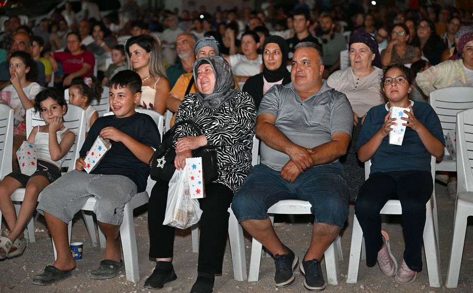 Tarsuslular açık hava sinemasında buluştu