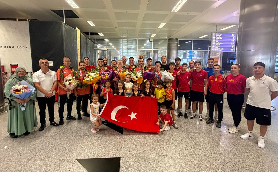 Türk sporcular madalyalarla döndü