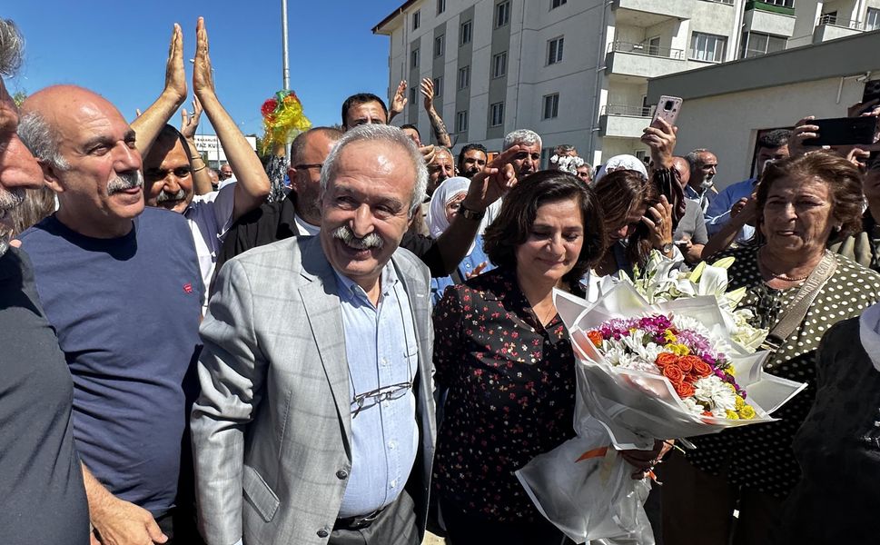 Eski Diyarbakır Büyükşehir Belediye Başkanı Selçuk Mızraklı tahliye edildi