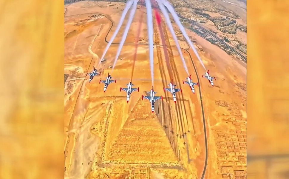 Türk Yıldızları, Mısır Piramitleri üzerinden uçtu