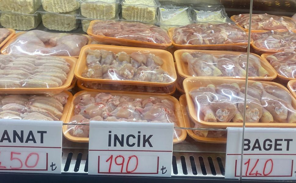 Vatandaş sofrasında tavuğa yöneldi