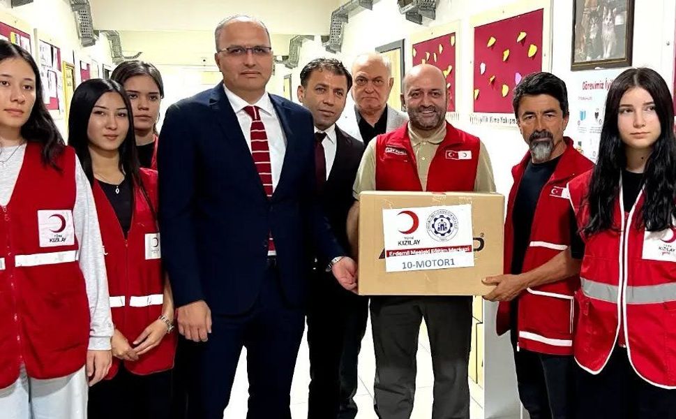 Erdemli’nin gençlerinden alkış toplayan iyilik hareketi