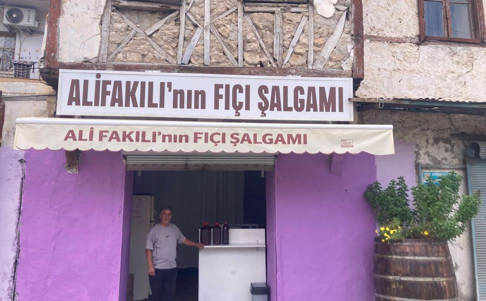 Dut ve meşe fıçılarda 65 yıllık şalgam geleneği
