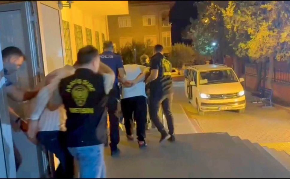 Mut’ta gazino ve otellere operasyon: 22 kişi tutuklandı