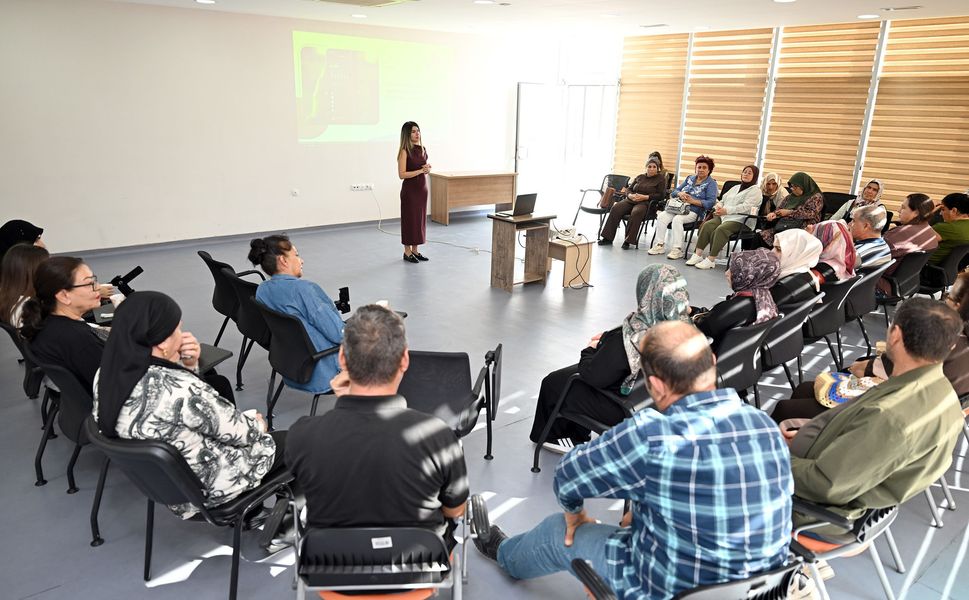 Büyükşehir’den özel gereksinimli bireylerin ailelerine ‘güvenli internet’ semineri