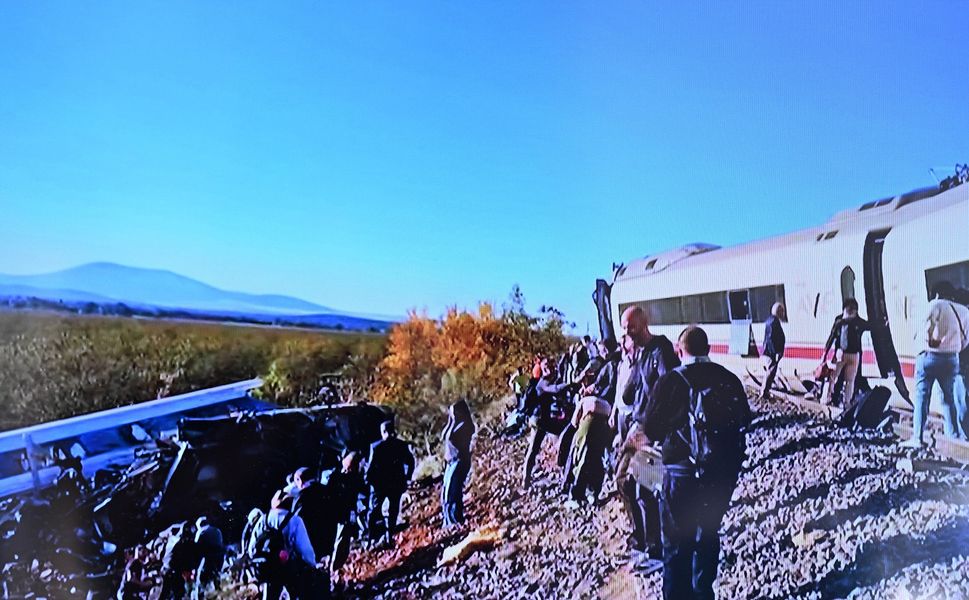 İspanya'da yüksek hızlı tren kazasında ölü sayısı 64 oldu
