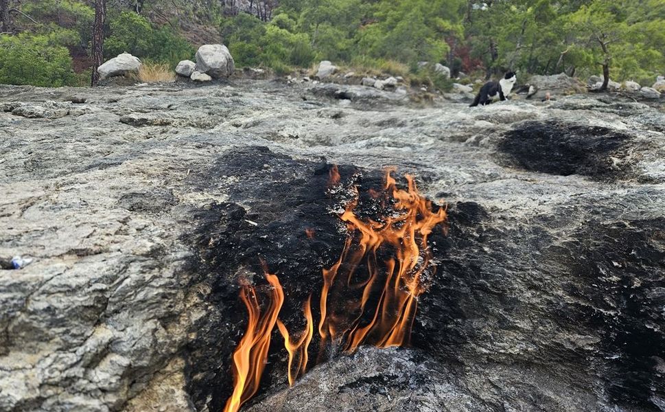Yanartaş’ta binlerce yıldır alevler hiç sönmüyor