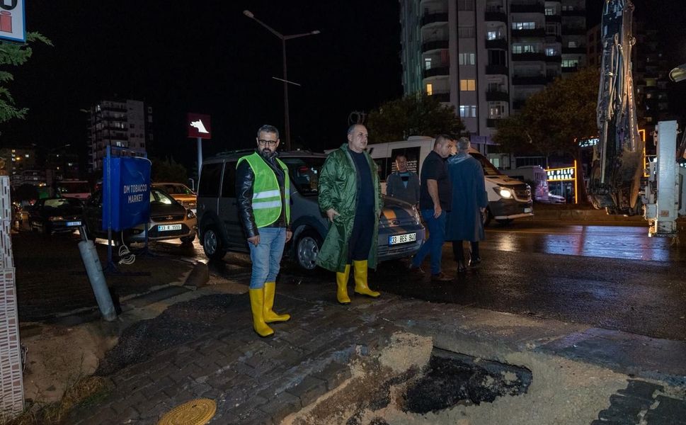 Mersin'de sağanak hayatı olumsuz etkiledi