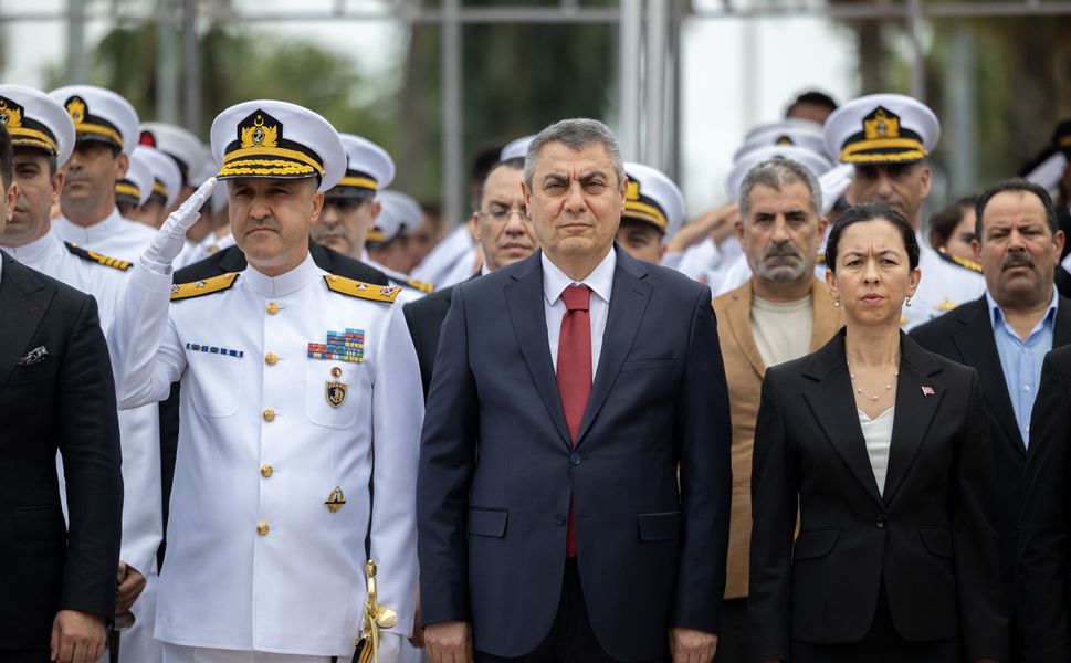 Mersin’de Cumhuriyet coşkusu çelenk töreniyle başladı