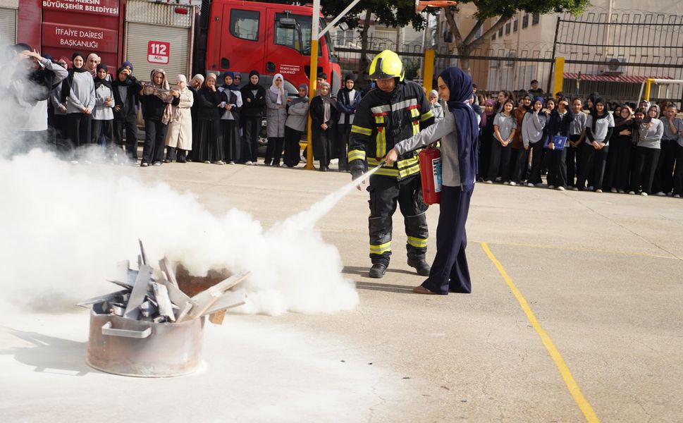 Mersin’de öğrencilere Afet Farkındalık Eğitimi ve Tatbikatı