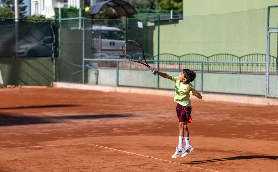 Geleceğin tenis yıldızları Yenişehir'de kortlara çıktı