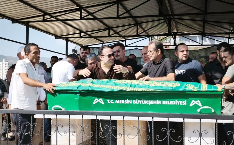Atilla Taş’ın kızı Sezen Taş son yolculuğuna uğurlandı