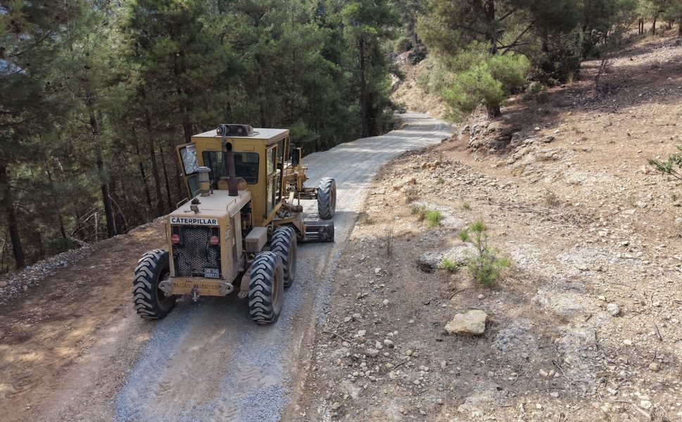 Tarsus'ta 2 bin 910 metrelik kırsal yol yenilendi