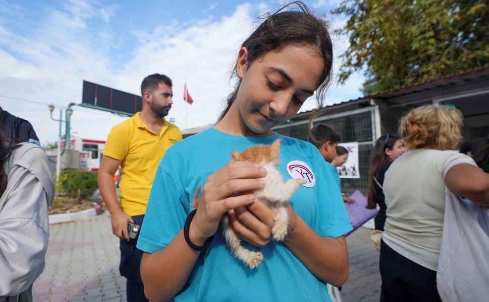 Tarsus’ta minik öğrencilerden can dostlara anlamlı ziyaret