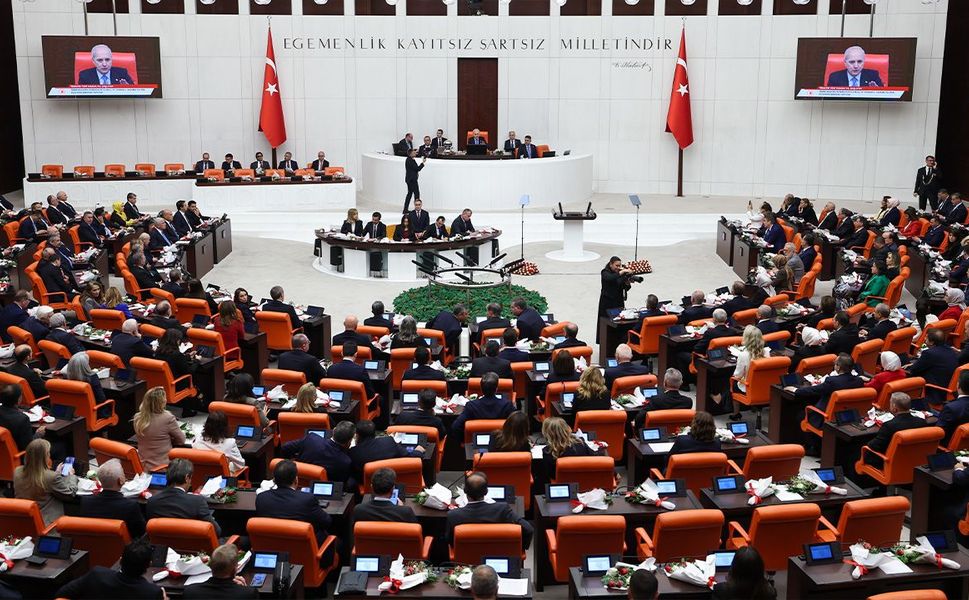 TBMM Genel Kurulu'nda fon gerilimi