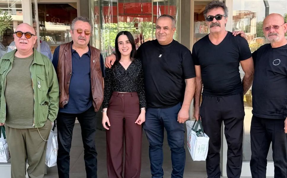 Ünlü oyuncuların Mersin caddelerinde alışveriş turu