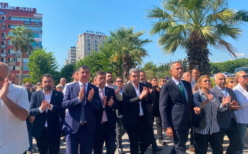 YENİ Parti'den, Mersin’de belediye başkanları için adalet yürüyüşü