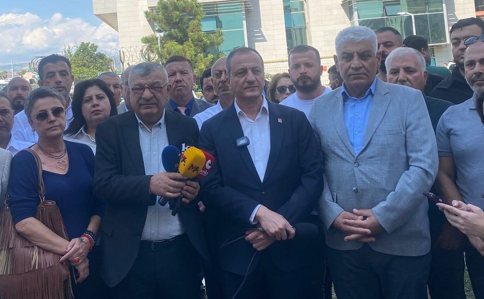 Emek ve demokrasi savunucularından Adliye önünde demokrasi nöbeti