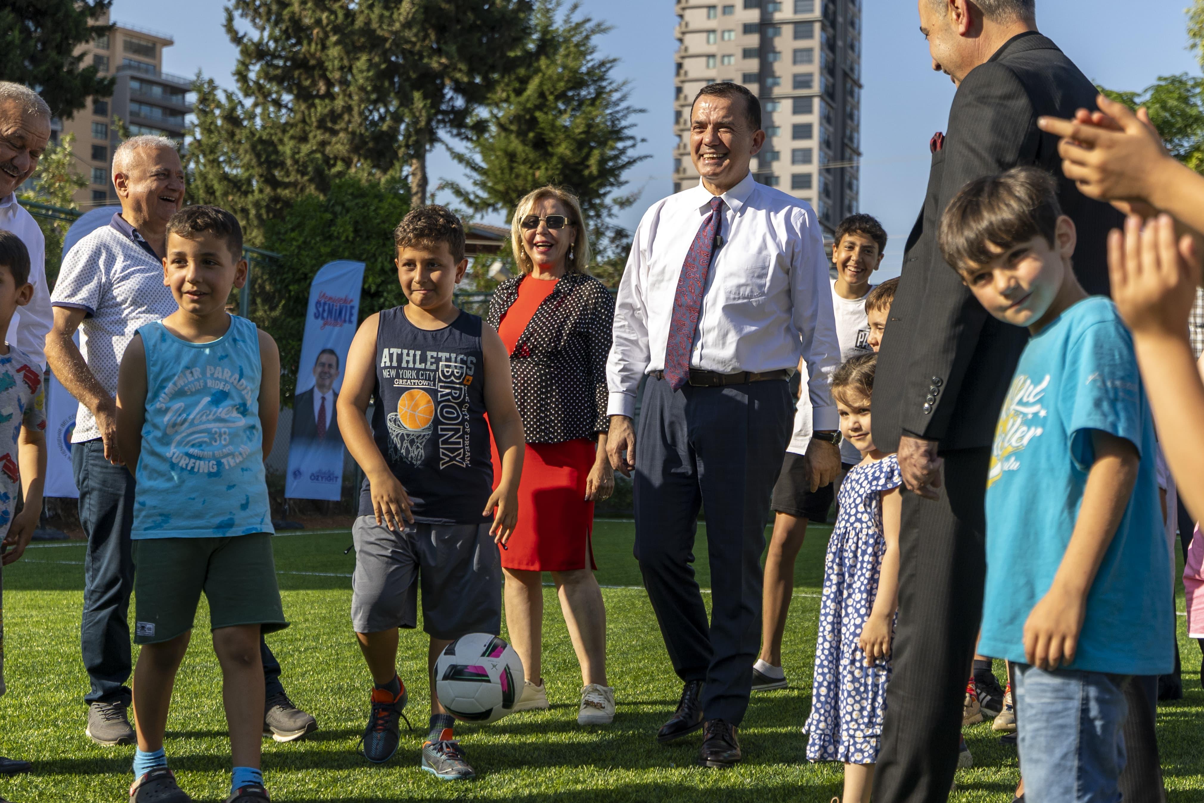 Yenişehir Belediyesi Çocuklar Için Mahallelerde Halı Saha Açmaya Devam Ediyor (3)