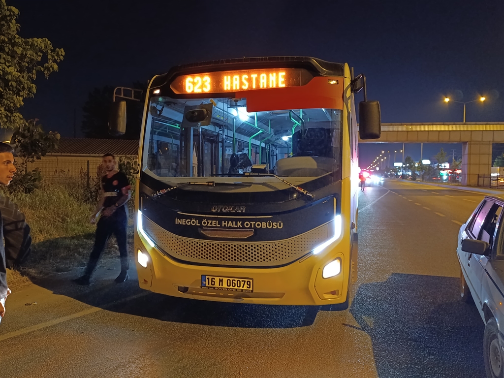 757943