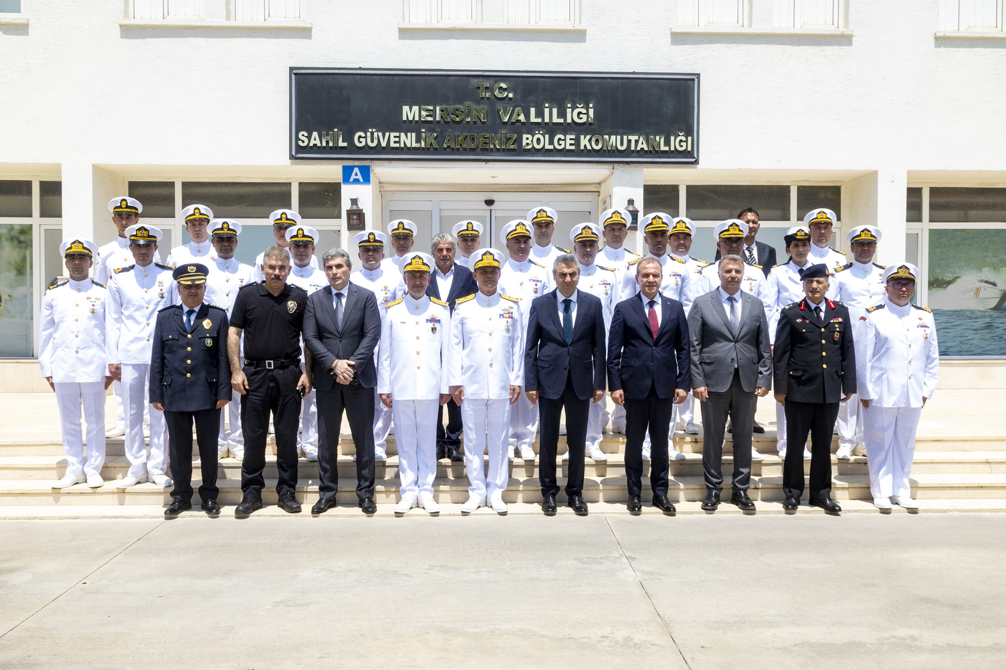 Başkan Seçer, Bayram Ari̇fesi̇nde Şehi̇tli̇ği̇ Zi̇yaret Etti̇, Protokolle Bayramlaşti (3)