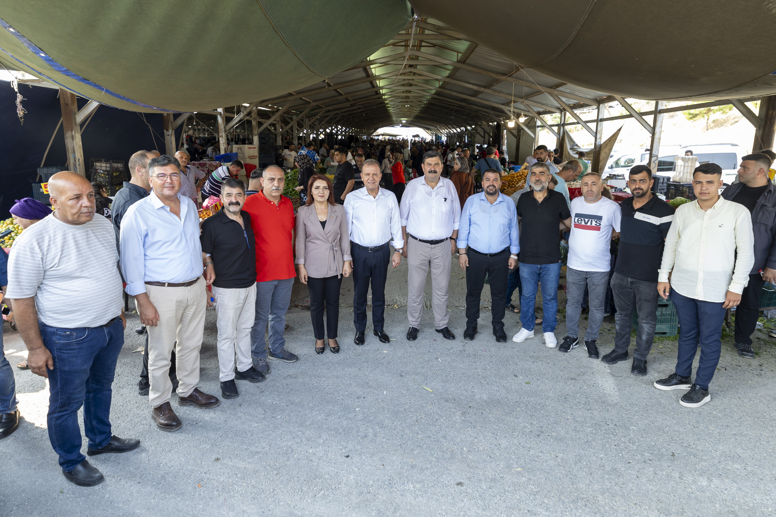 Başkan Seçer, Güneykent Pazar Yeri̇’ni̇ Zi̇yaret Etti̇ (7) (1)
