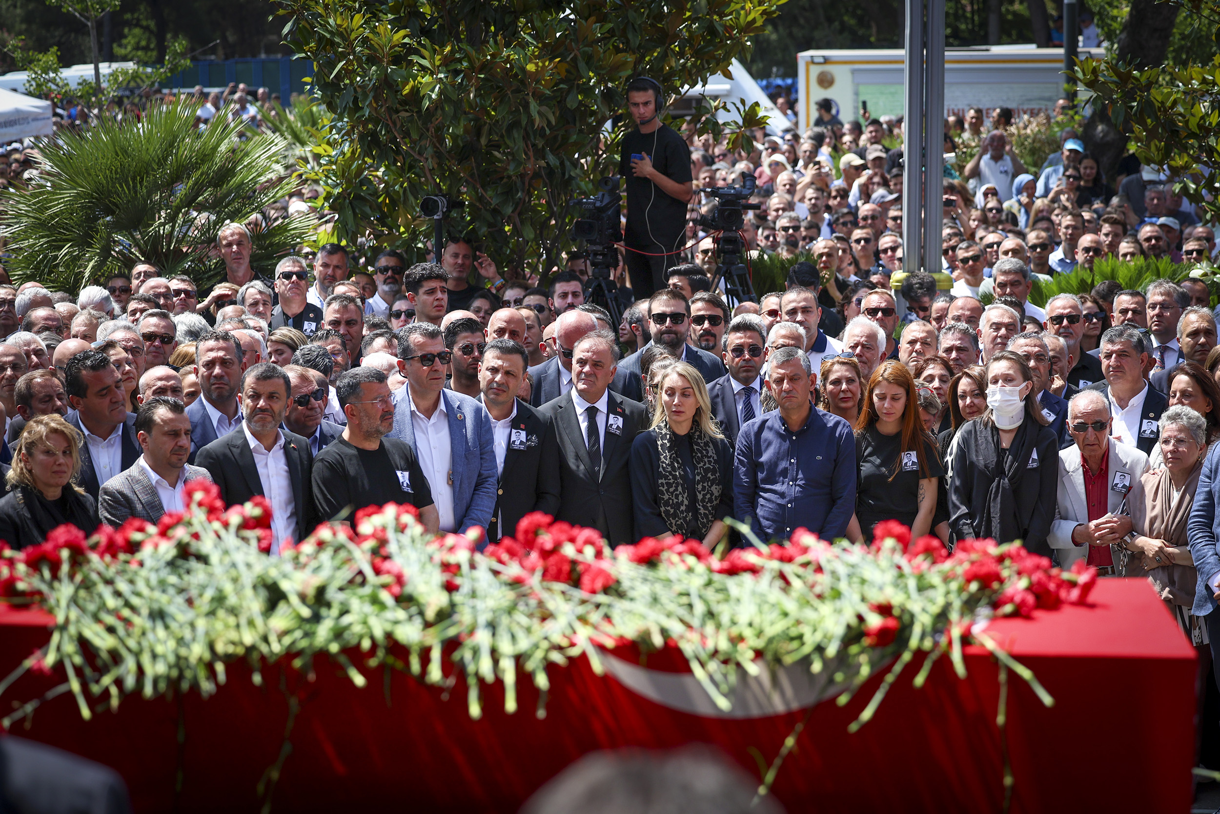 Başkan Seçer, Mani̇sa Büyükşehi̇r Beledi̇ye Başkani Ferdi̇ Zeyrek’i̇n Mani̇sa’daki̇ Cenaze Töreni̇ne Katildi (1)
