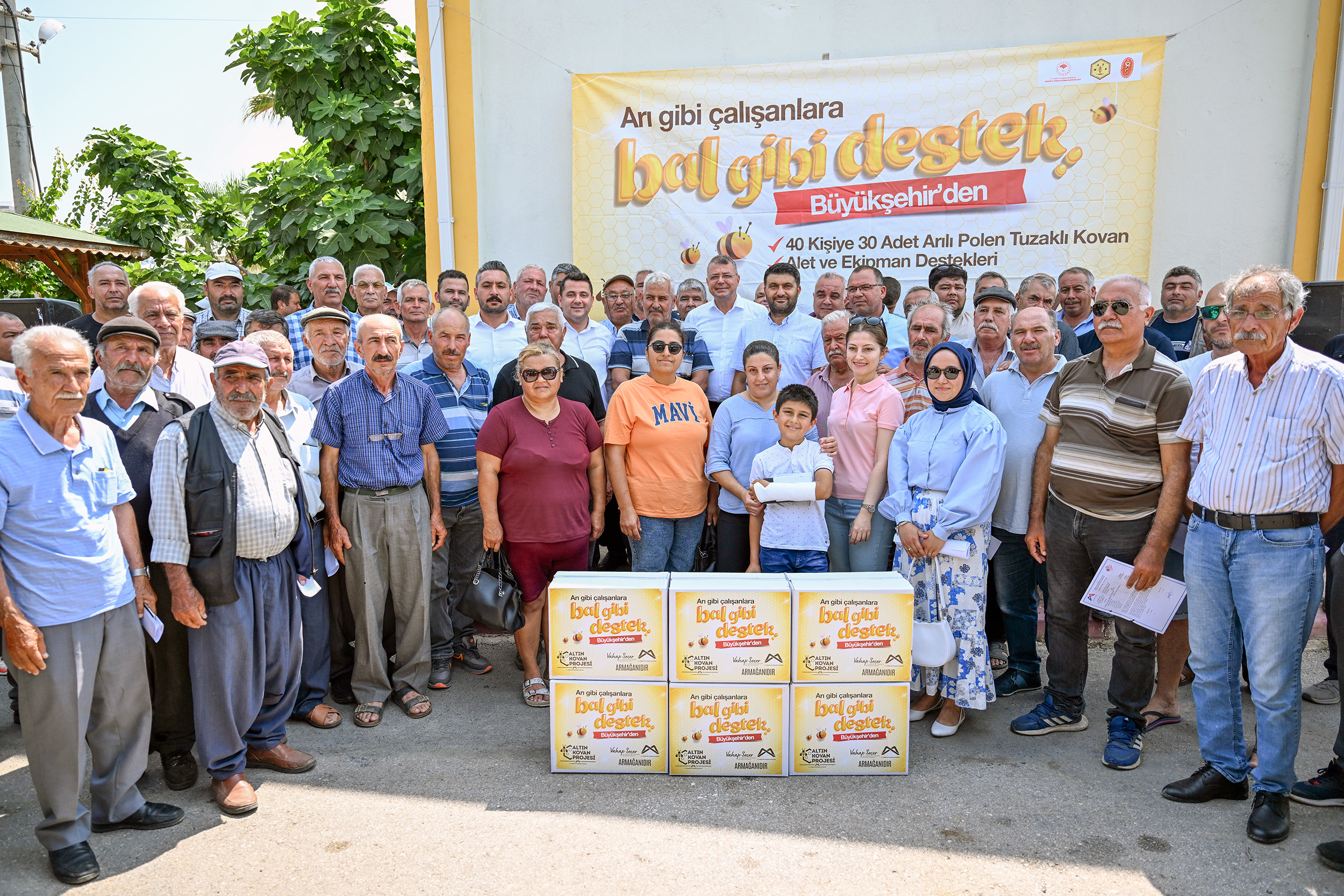 Büyükşehi̇r’i̇n Destekleri̇ Üreti̇me Bereket, Yeti̇şti̇ri̇ci̇lere Can Suyu Oluyor (1)