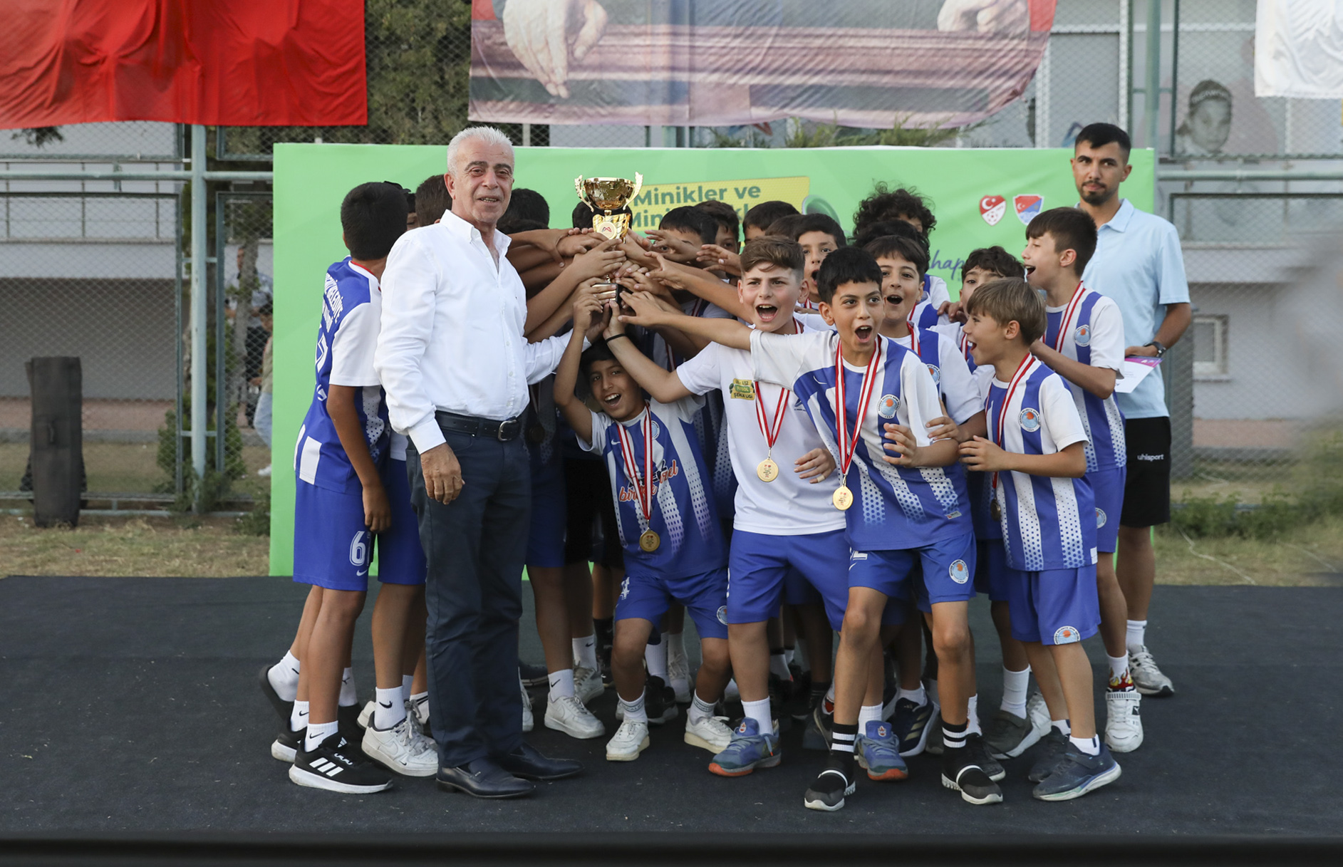 Büyükşehi̇r’i̇n ‘U 11 U 12 Futbol Şenli̇k Li̇gi̇’ Sona Erdi̇ (15)