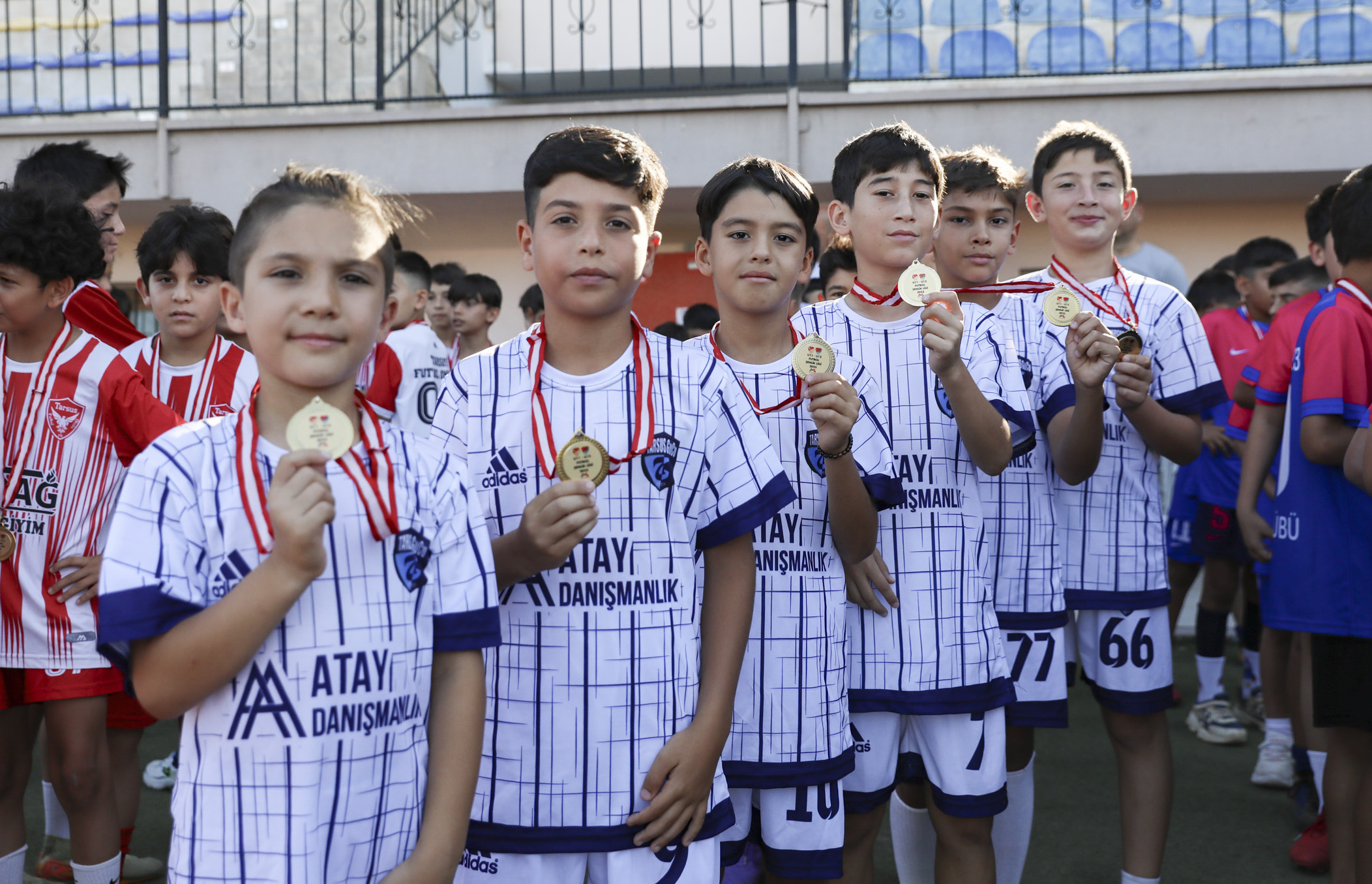 Büyükşehi̇r’i̇n ‘U 11 U 12 Futbol Şenli̇k Li̇gi̇’ Sona Erdi̇ (6)