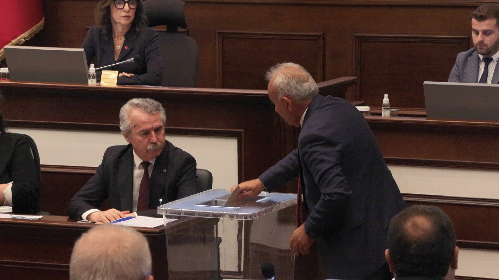 I S T A N B U L B U Y U K C E K M E C E D E Y E N I B E L E D I Y E 814654 241192