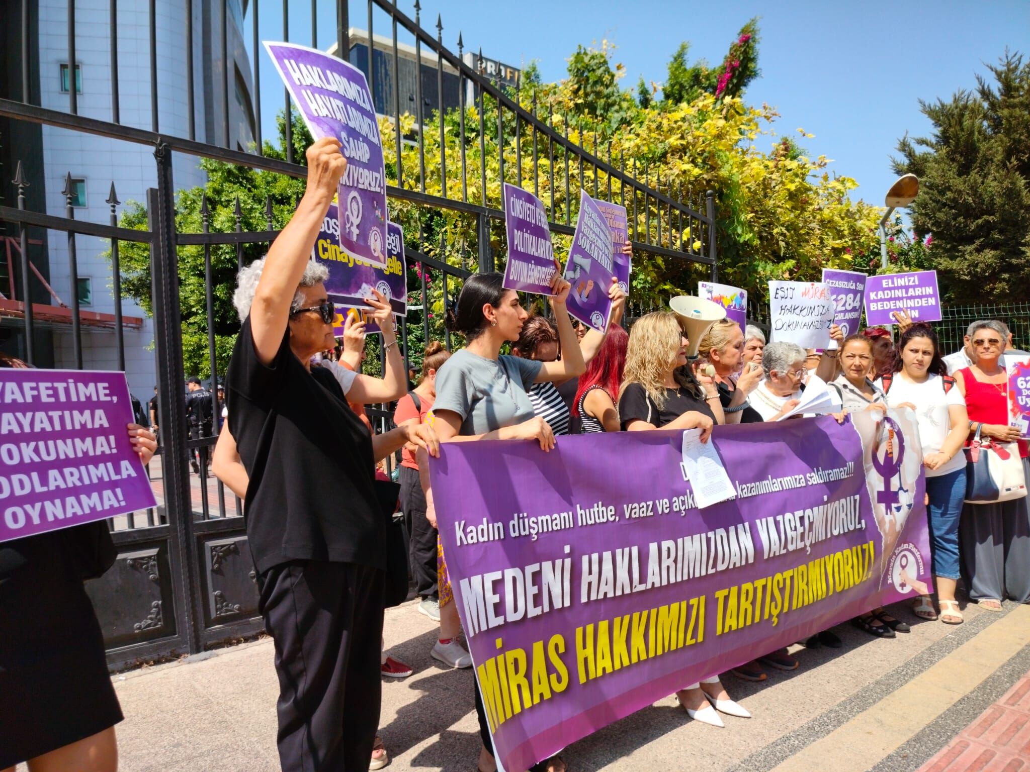 24Eb8F1E 264C 40B9 9Be6 895A4Ab907F2