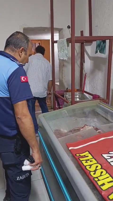 Akdeniz Zabıta Bozulmuş Et Ele Geçirdi (5)