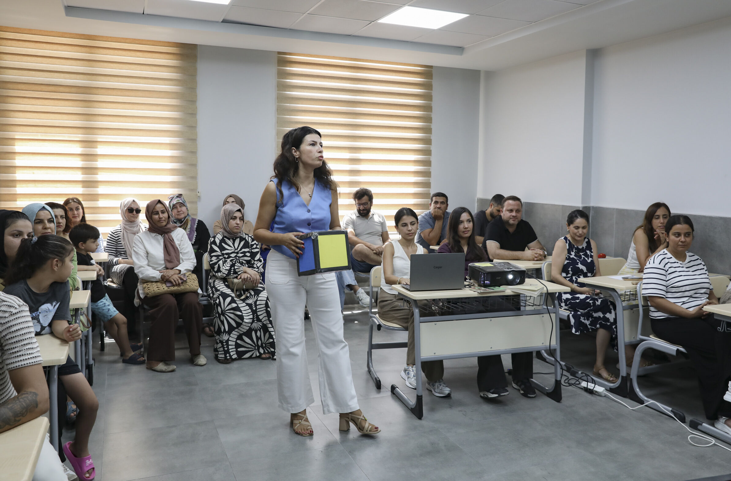 Büyükşehi̇r Ebeveynleri̇n Çocuklariyla İleti̇şi̇mi̇ne Işik Tutuyor (1)