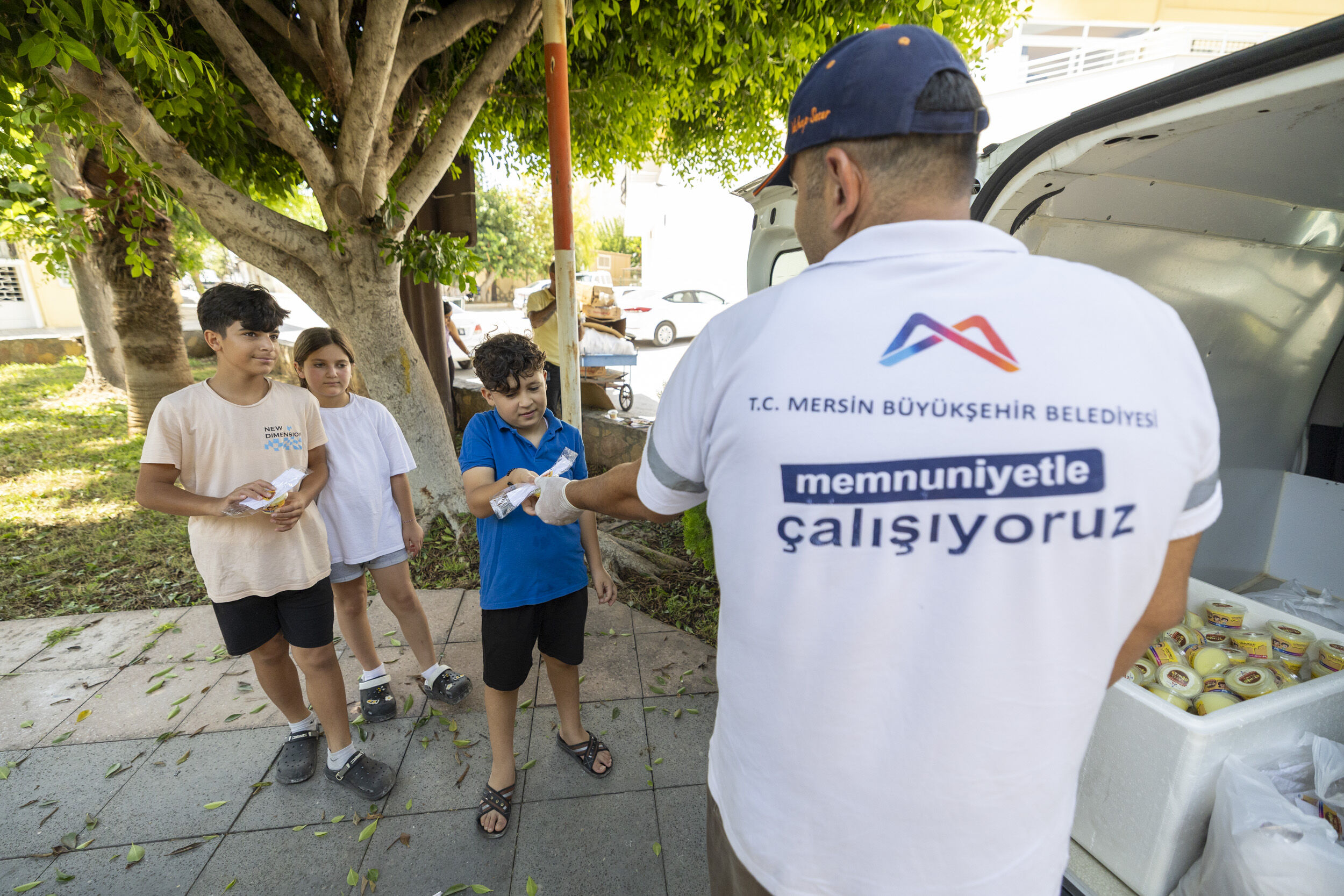 Çocuklar Büyükşehi̇r’i̇n Li̇monlu Dondurmasi İle Seri̇nli̇yor (4)