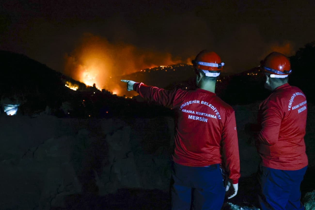 Yenişehir Belediyesi Silifke’de Yangın Söndürme Çalışmalarına Destek Verdi (8)