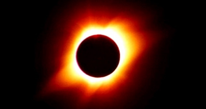 882243