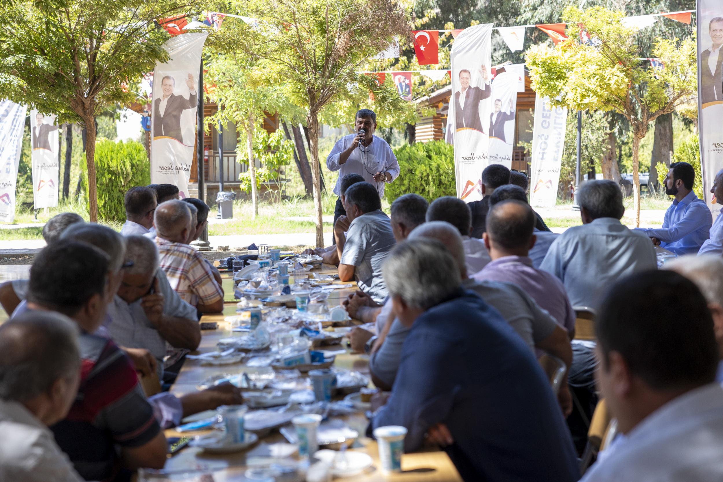 Büyükşehi̇r Beledi̇yesi̇ Toroslar’daki̇ Muhtarlari Bi̇r Araya Geti̇rdi̇ (9)
