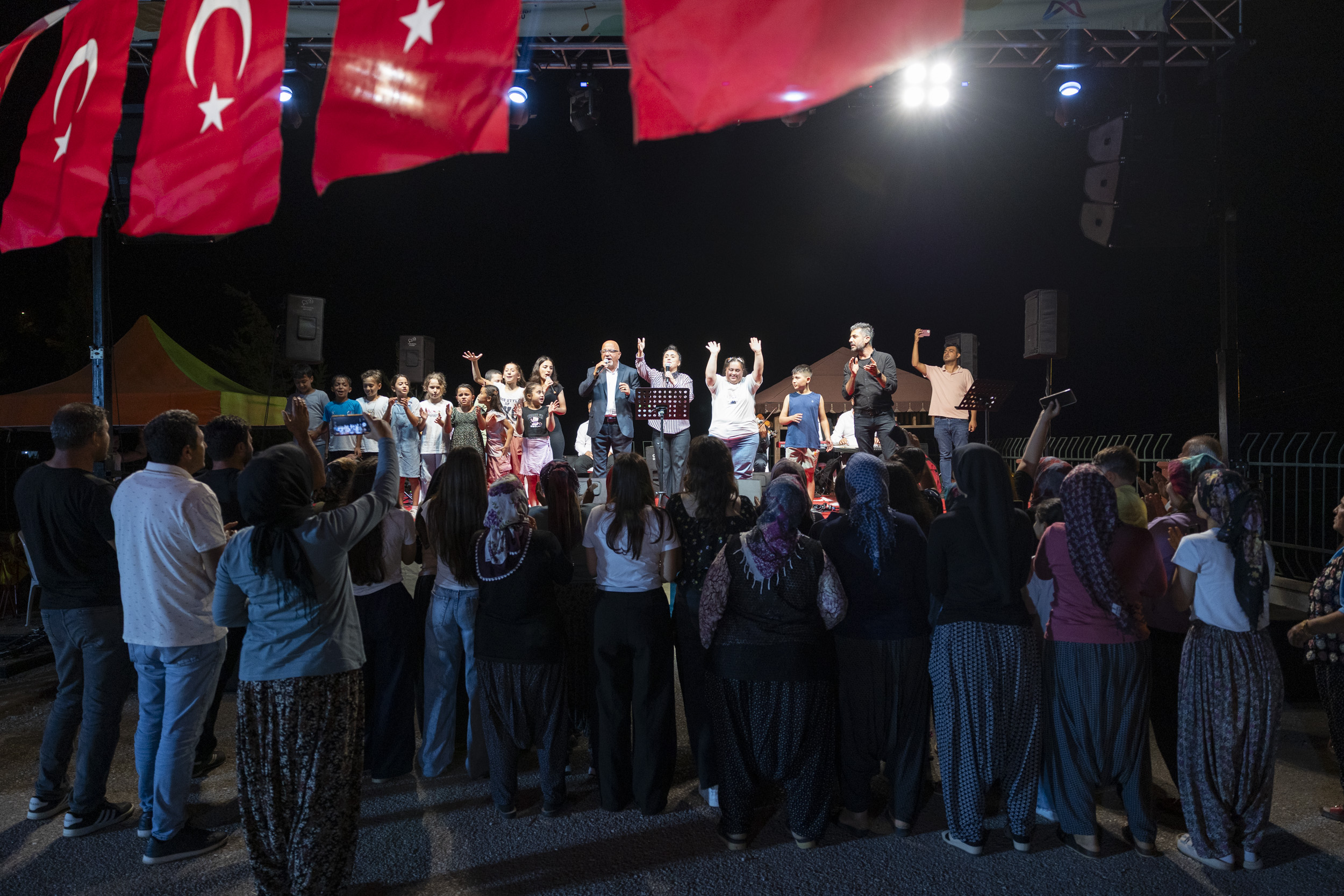 Büyükşehi̇r’i̇n Kültür Ve Sanat Turu İlçelerde Sürüyor (10)