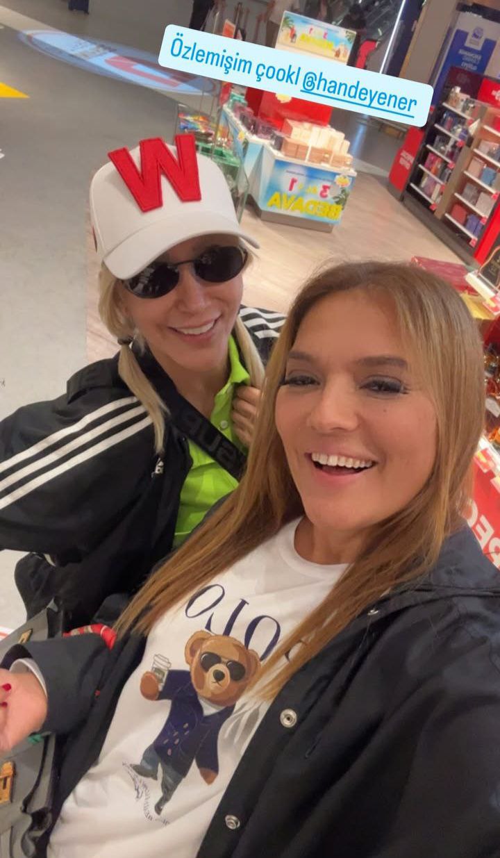 Demet Akalın Ve Hande Yener Konser Sonrası Selfie Paylaştı-1