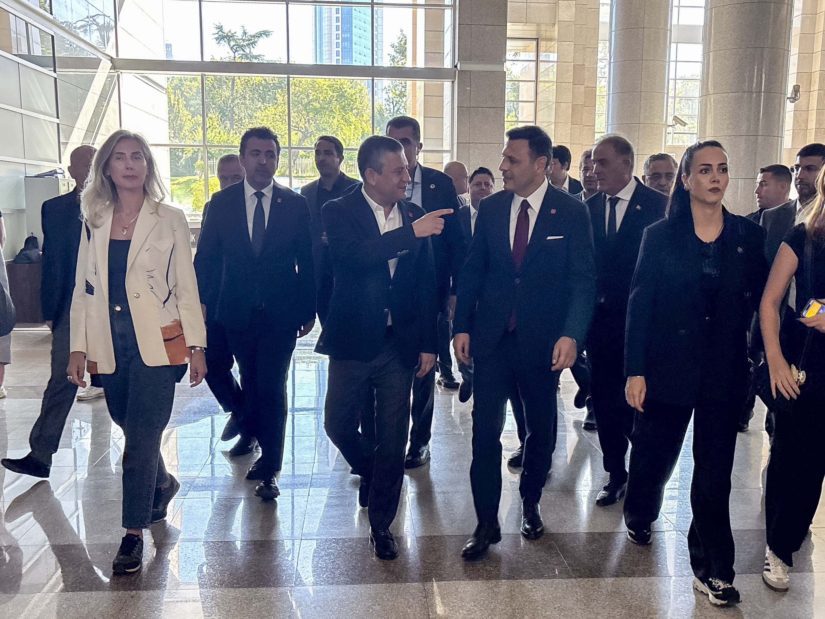 I S T A N B U L O Z G U R O Z E L I S T A N B U L A D A L E T S A R 926136 275109