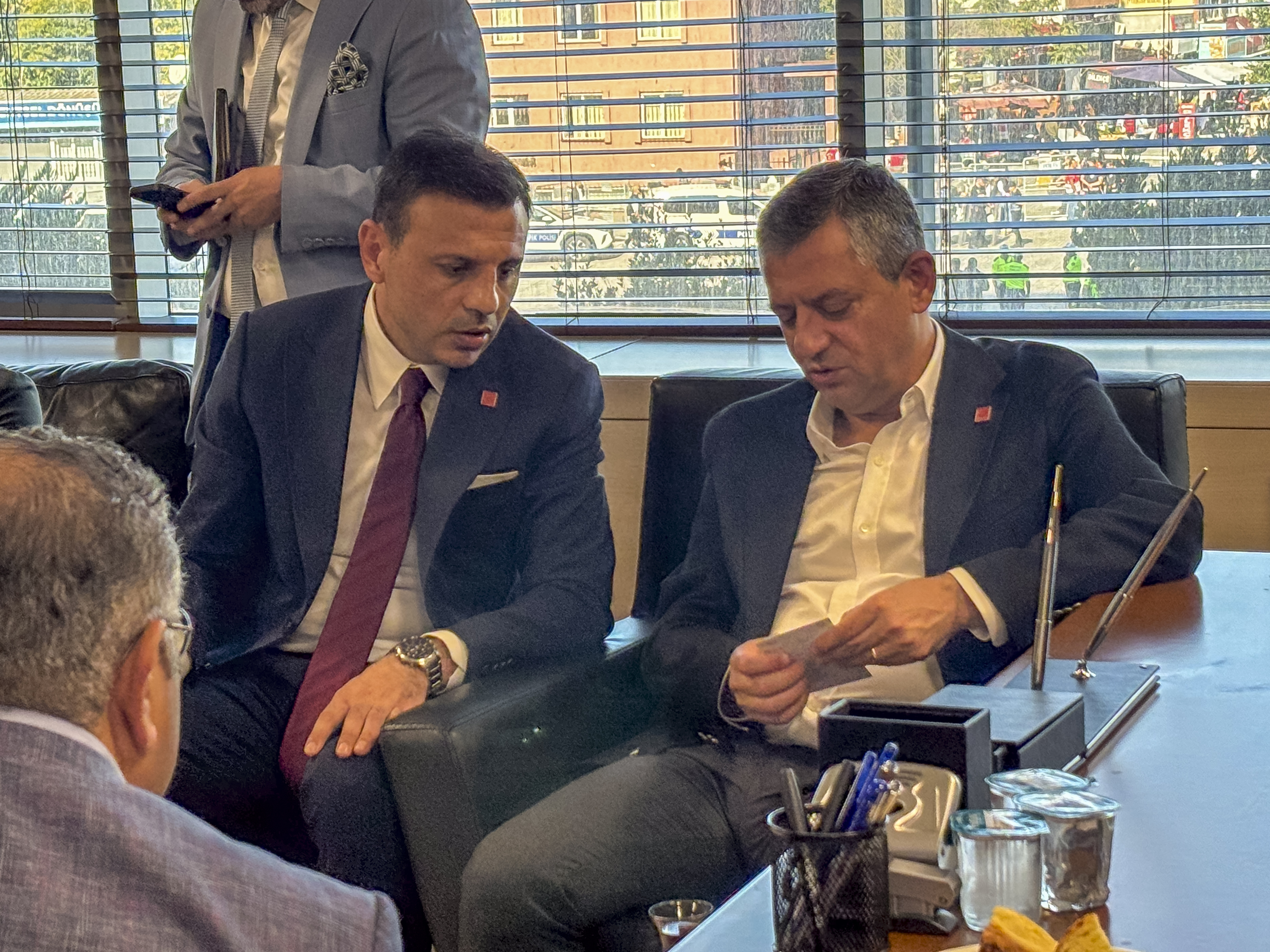 I S T A N B U L O Z G U R O Z E L I S T A N B U L A D A L E T S A R 926141 275109