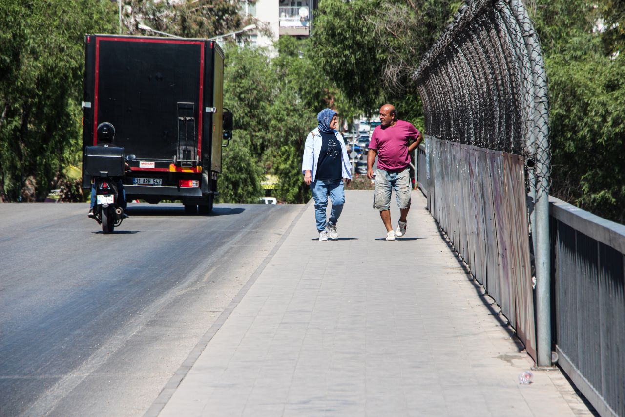 J A M E S B O N D F I L M I N E S A H N E O L A N 63 Y I L L I K 926121 275104