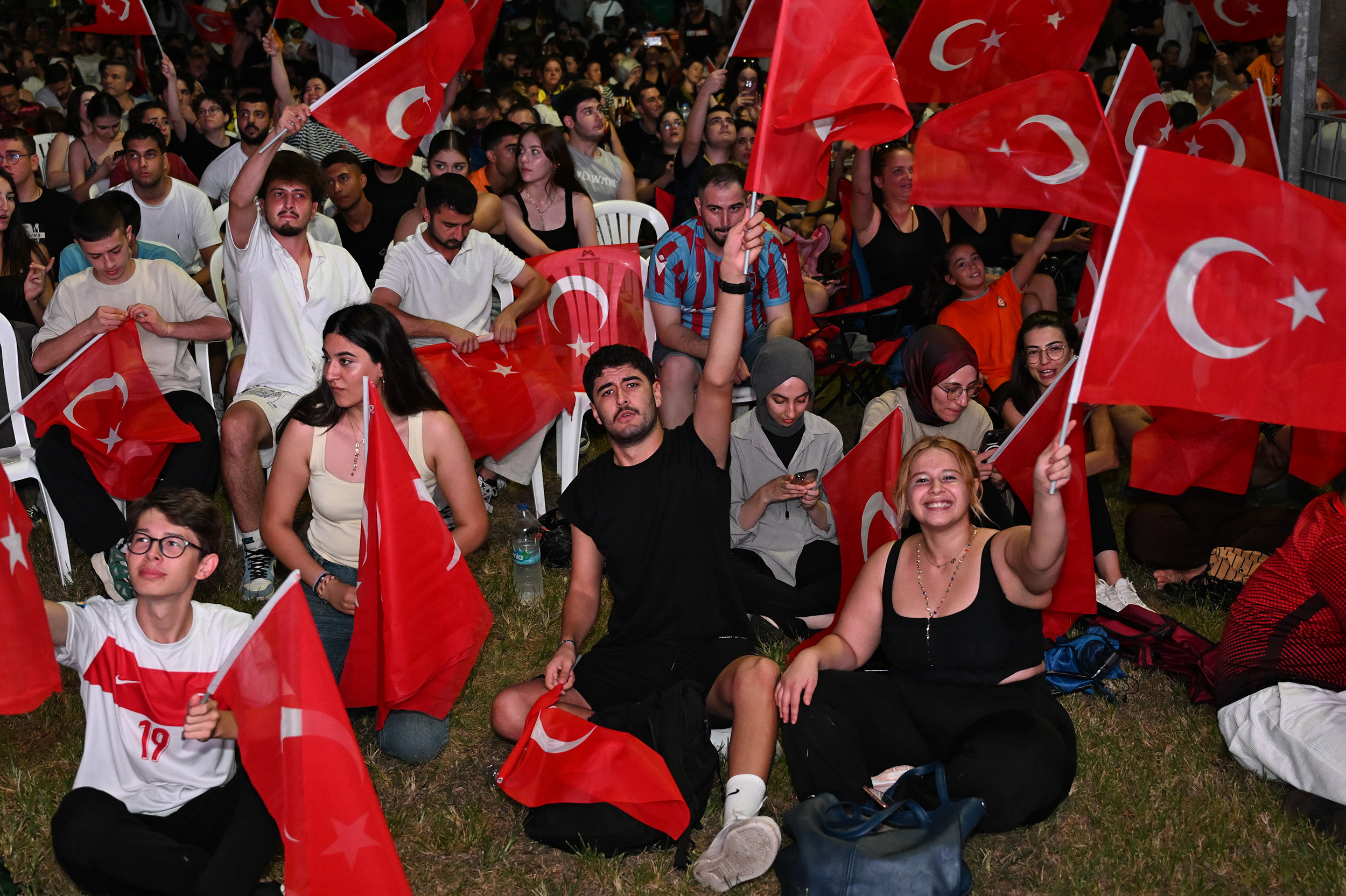 Mersi̇nli̇ler Dev Fi̇nal Heyecanini Dev Ekranda İzledi̇ (1)