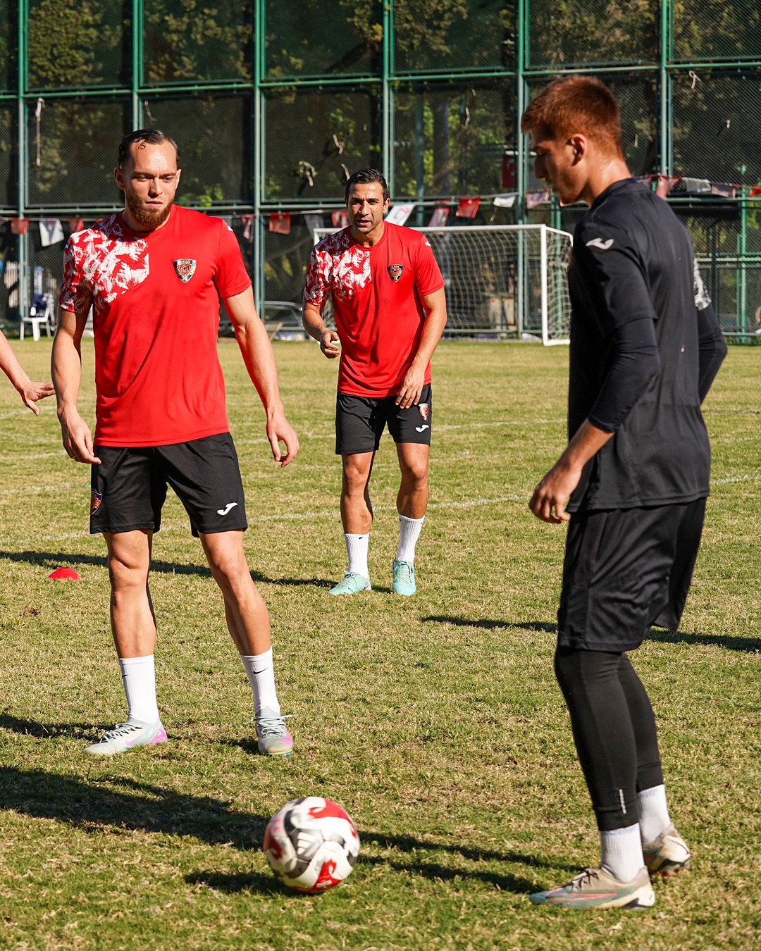 573525863 18094603711880987 4443967986902939366 N