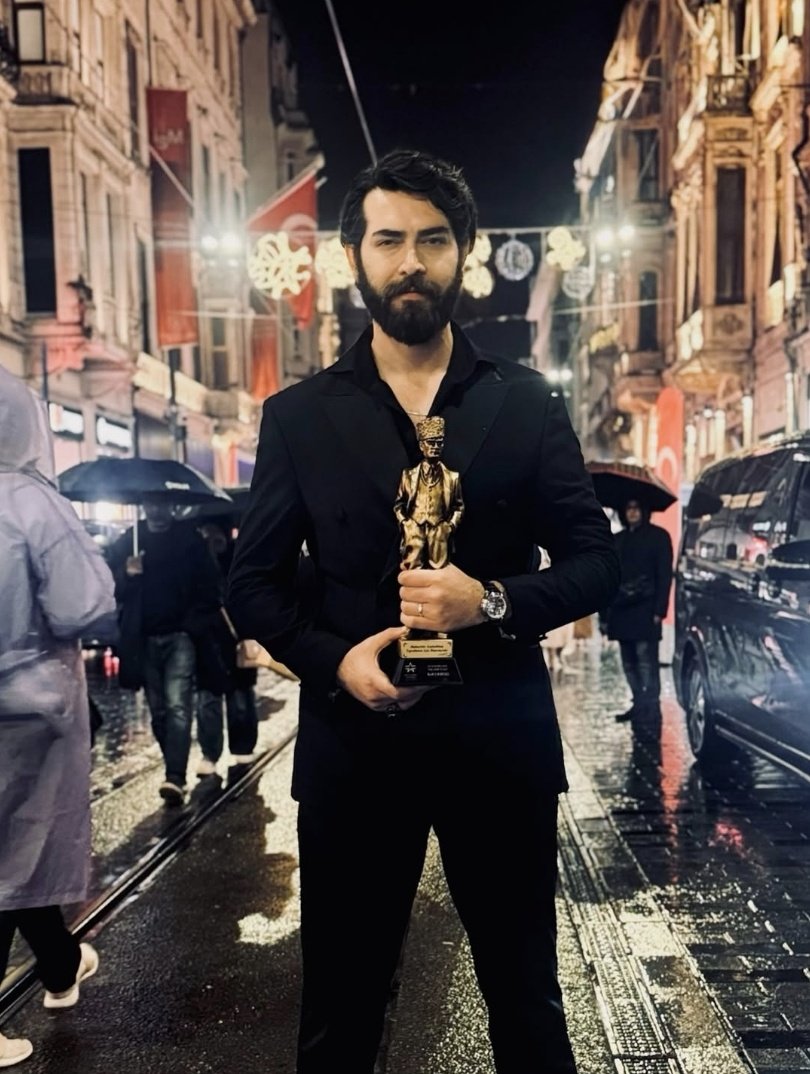 Barış Baktaş’a “En İyi Yükselen Yıldız” Ödülü! Beyoğlu’nda Gurur Dolu Anlar