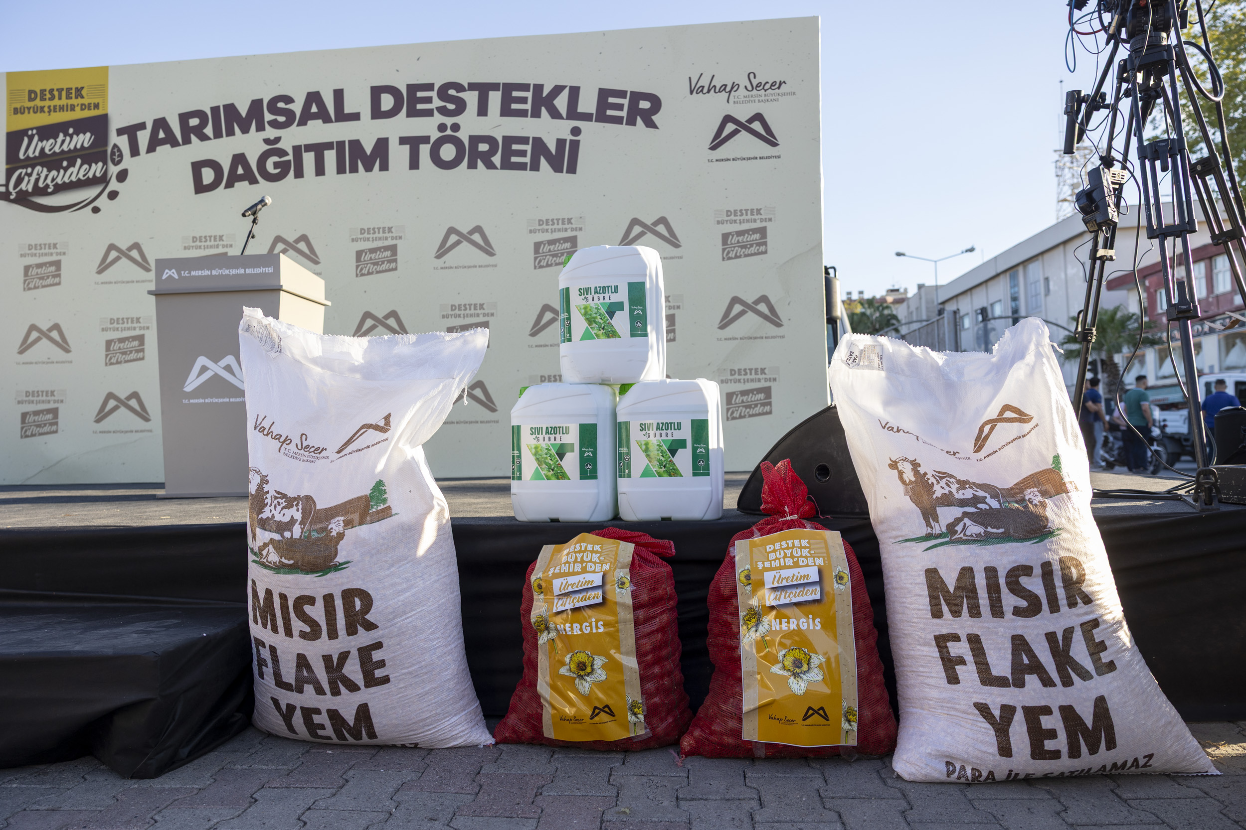 Başkan Seçer, Tarsus Ve Çamliyaylali Üreti̇ci̇lere Yapilan Tarimsal Destek Töreni̇’ne Katildi (19)