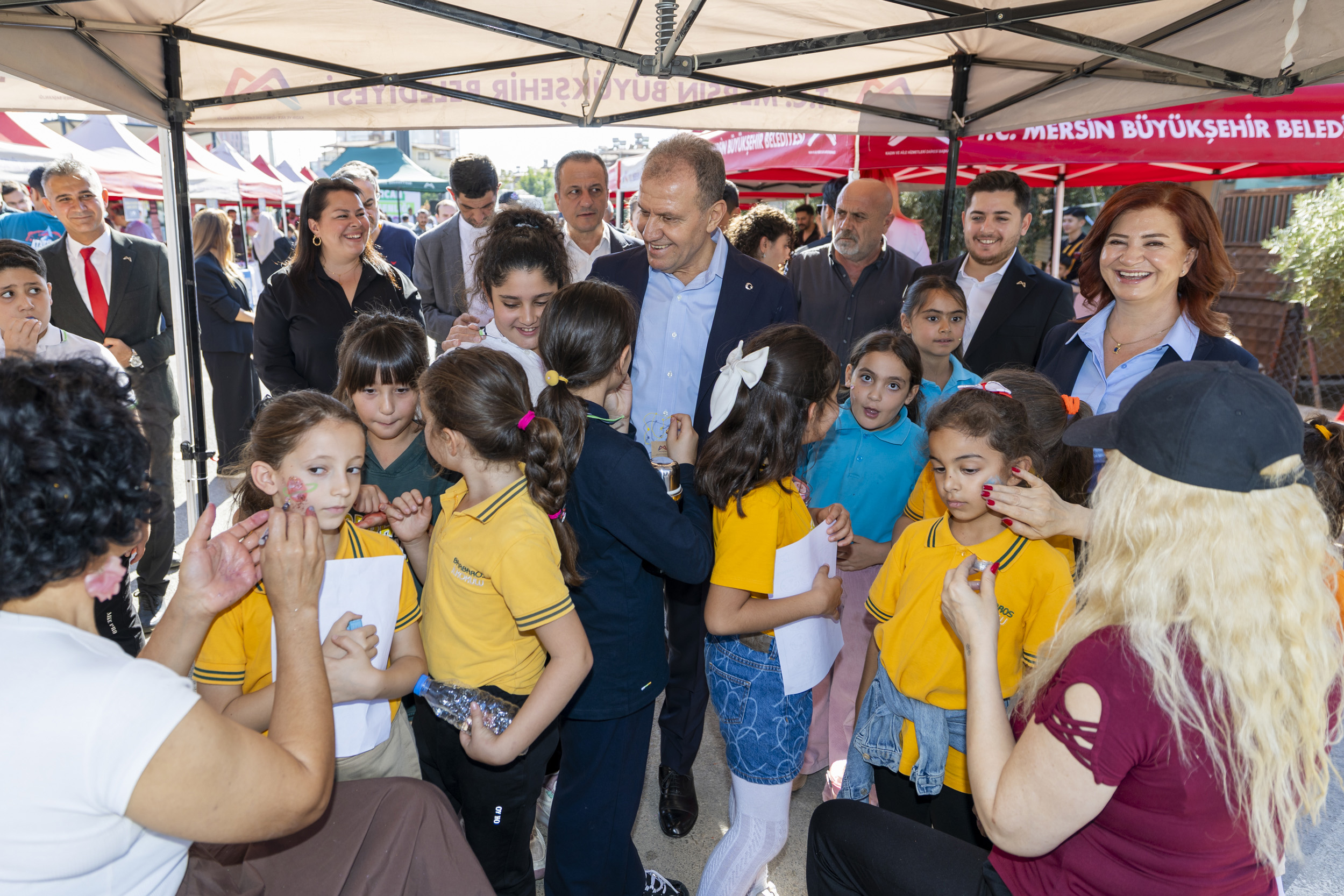 Başkan Seçer Ve Meral Seçer, Geleceği̇n Bi̇li̇m İnsanlari İle ‘2. Mercan Bi̇li̇m Şenli̇ği̇’nde Buluştu (6)