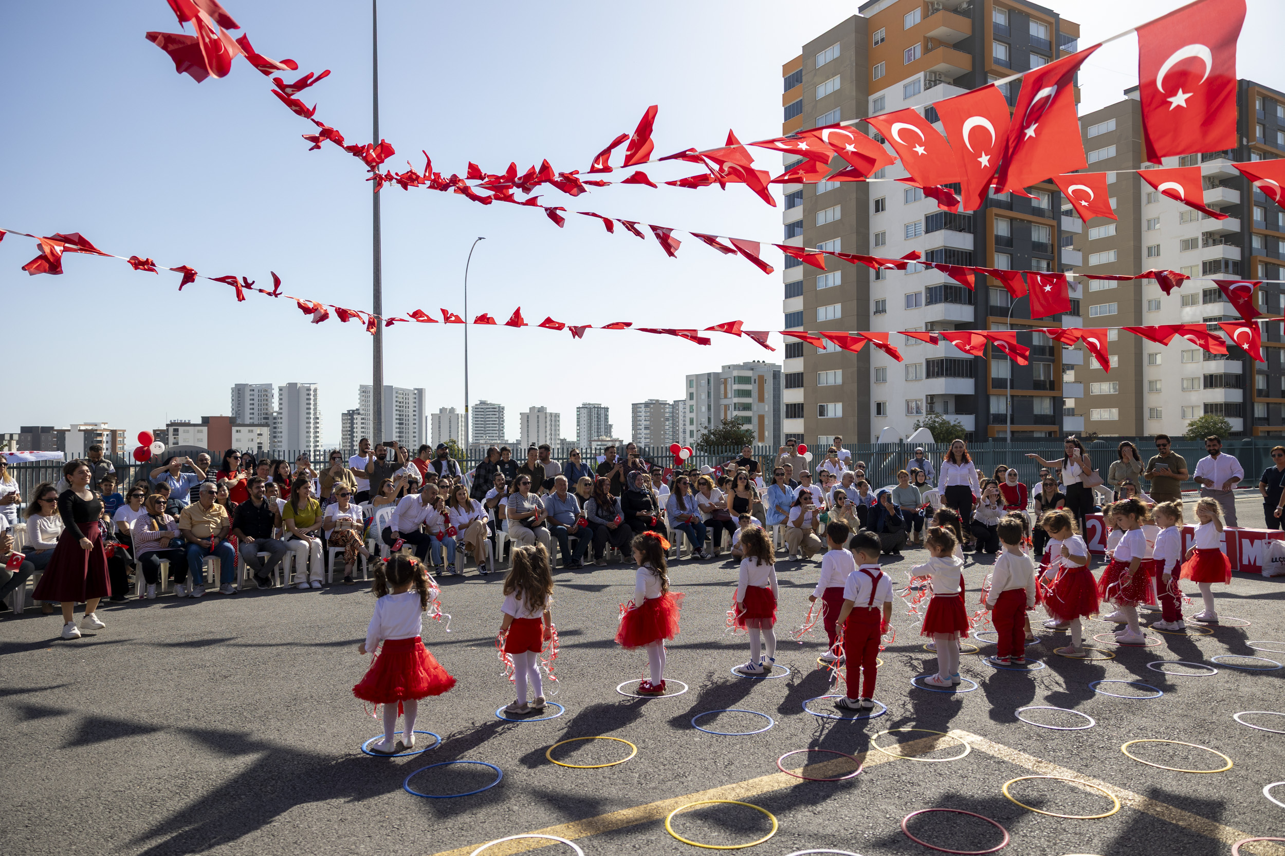 Büyükşehi̇r Beledi̇yesi̇ Çocuk Geli̇şi̇m Merkezleri̇nde Cumhuri̇yet Bayrami Coşkusu (2)