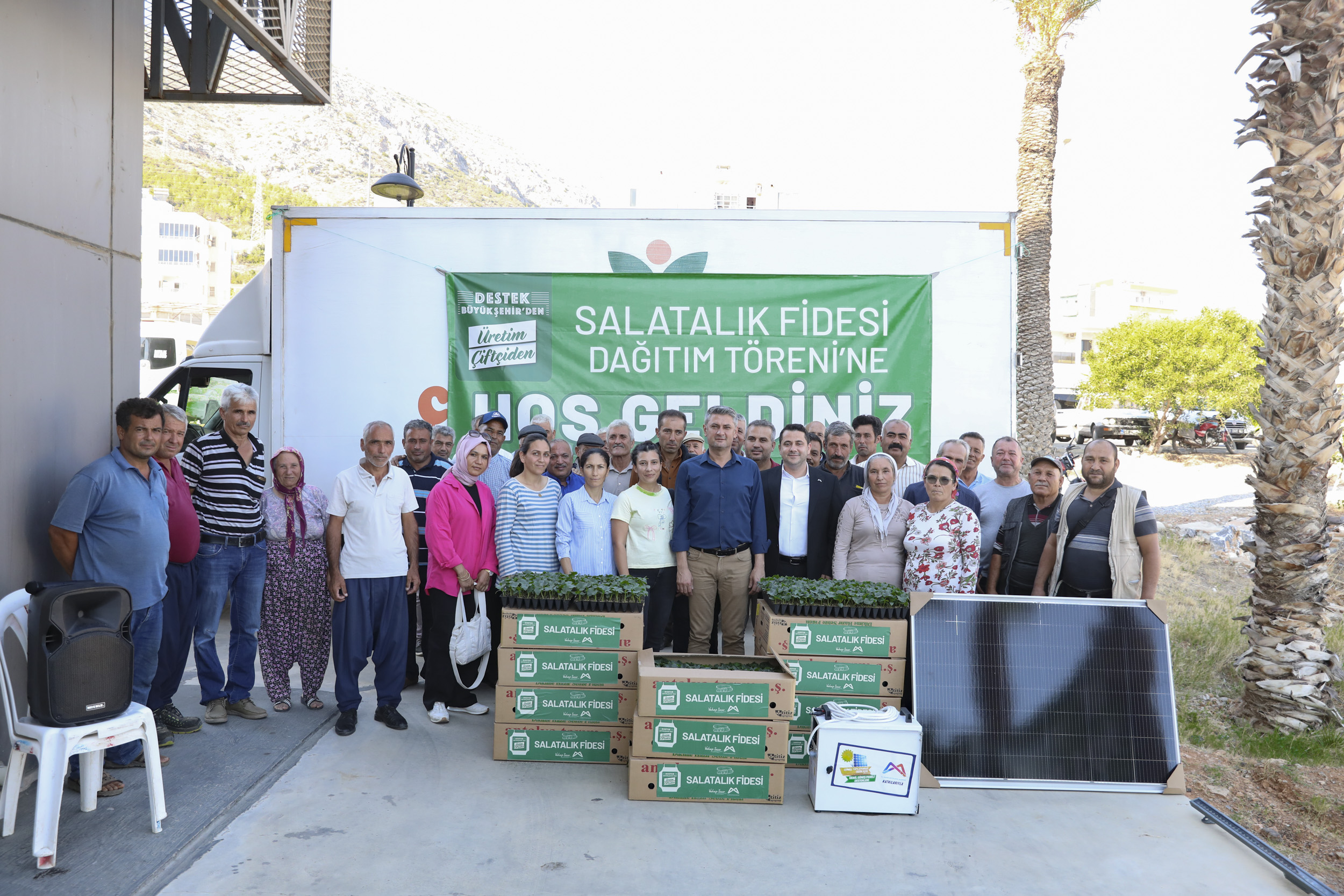 Büyükşehi̇r’den Aydincik’ta Üreti̇ci̇ye Fi̇de Ve Güneş Paneli̇ Desteği̇ (1)